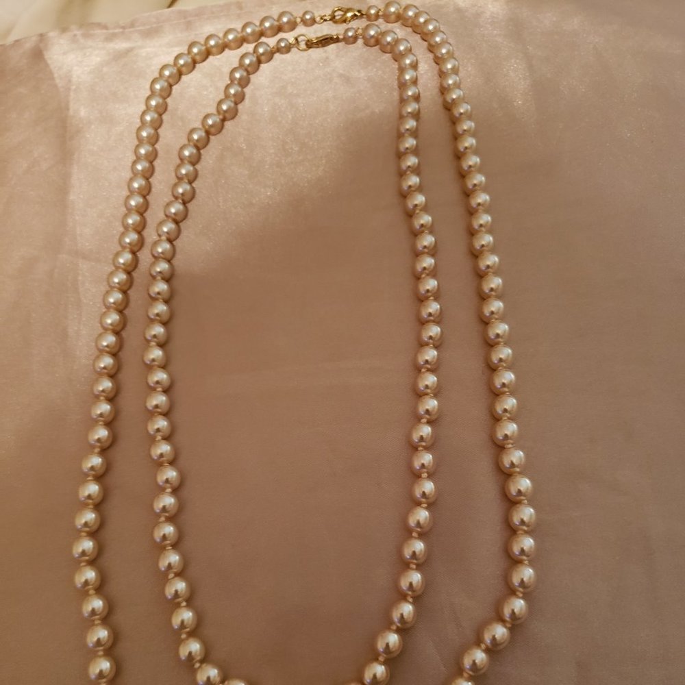 Absolutely Beautiful Pearl Necklace with Bag